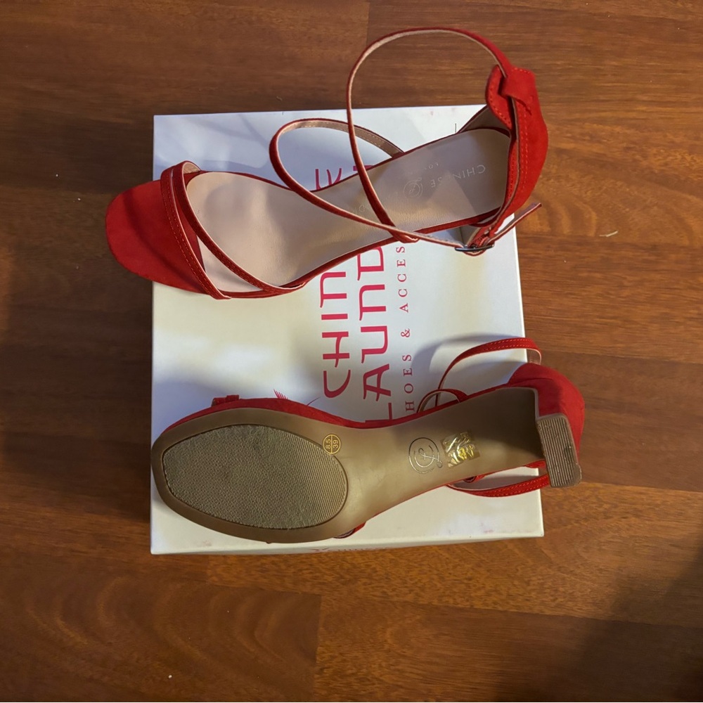 Red shoes - Picture 3 of 4